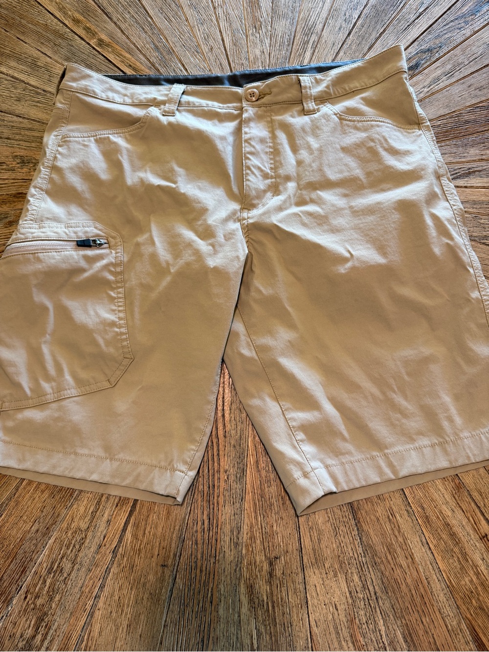 Eddie Bauer Men’s quick dry lightweight khaki fishing shorts size 36 hiking